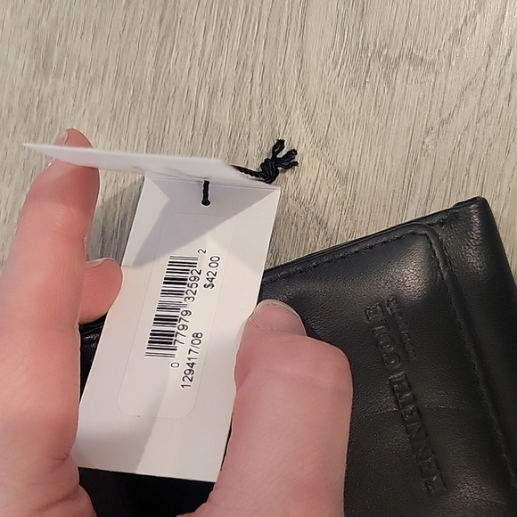 NWT Kenneth Cole Wallet - Picture 2 of 3